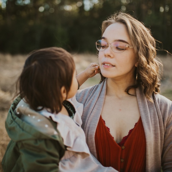 Meet your Posher, Tessa - Picture 1 of 2